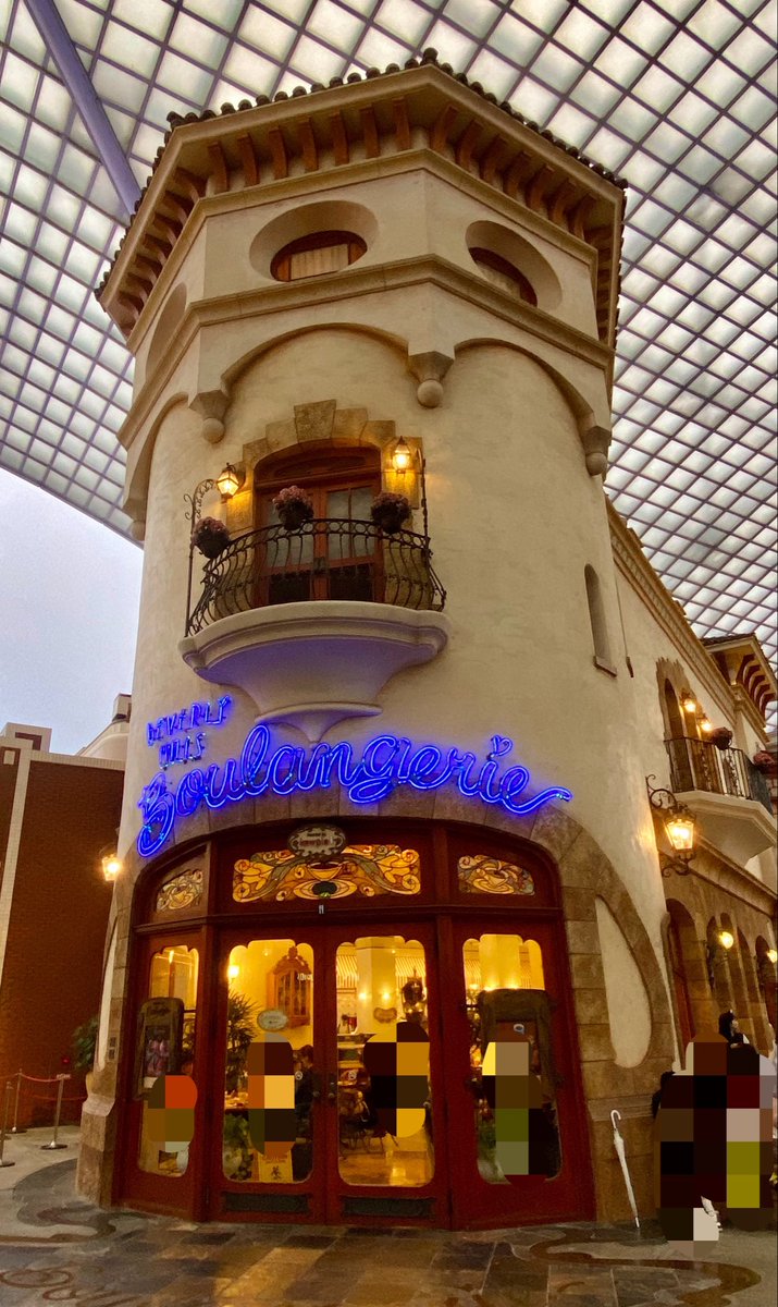 LOVE20070129's tweet photo. 🌎UNIVERSAL STUDIOS JAPAN②🌎

　🎃ハロウィーン・ホラー・ナイト🎃
　　　　9月11日〜11月8日

🍌ミニオン・ハチャメチャ・ミッション
　～大悪党への道～ 
☕️ビバリーヒルズ・ブランジェリー
　🍰 悪魔の快楽 ベリームースケーキ
　☕️カフェラテ
#ユニバ
#ハロウィン https://t.co/1CR9xJhGz3