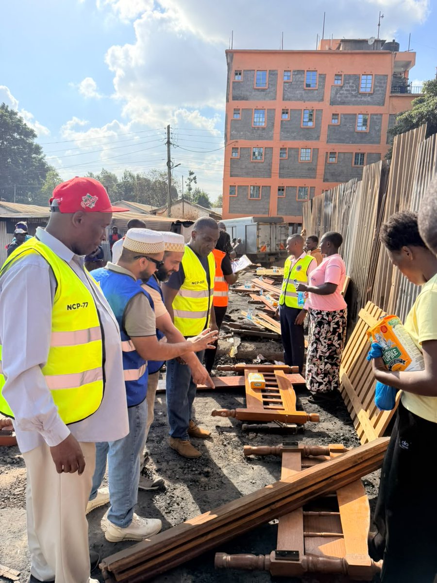 ProjectRiseDB's tweet photo. After a fire destroyed 33 homes in Gachie, #Nairobi, our volunteers came together to provide beds, food, water, clothing and other essentials to help families through the days that followed.
Sometimes, showing up is what matters most. 
@Bohras_EAfrica #DisasterRelief https://t.co/5LW8cl7l4w
