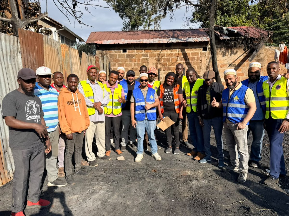 ProjectRiseDB's tweet photo. After a fire destroyed 33 homes in Gachie, #Nairobi, our volunteers came together to provide beds, food, water, clothing and other essentials to help families through the days that followed.
Sometimes, showing up is what matters most. 
@Bohras_EAfrica #DisasterRelief https://t.co/5LW8cl7l4w
