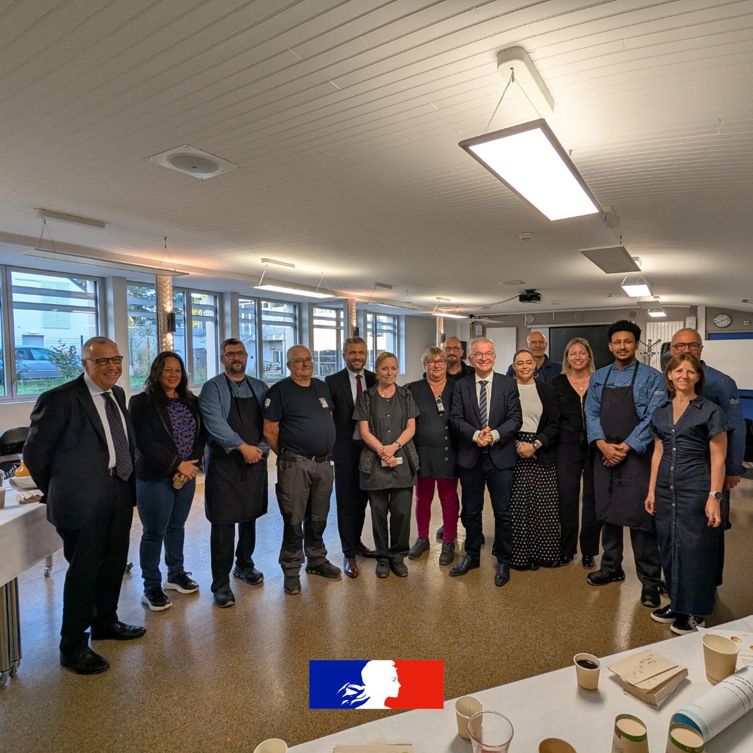 ac_orleanstours's tweet photo. Ce matin, le recteur @PhiAgresti et le président de la Région @fbonneau étaient au lycée G. Eiffel de Tours.
Au programme : visite des plateaux techniques et échanges avec les élèves autour du "Carrefour des métiers et des formations", dédié aux jeunes en situation de handicap 🙌 https://t.co/HGRP6FO6tl