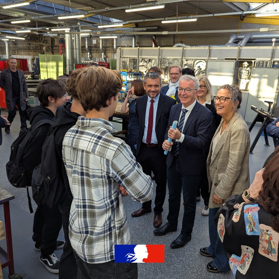 ac_orleanstours's tweet photo. Ce matin, le recteur @PhiAgresti et le président de la Région @fbonneau étaient au lycée G. Eiffel de Tours.
Au programme : visite des plateaux techniques et échanges avec les élèves autour du "Carrefour des métiers et des formations", dédié aux jeunes en situation de handicap 🙌 https://t.co/HGRP6FO6tl
