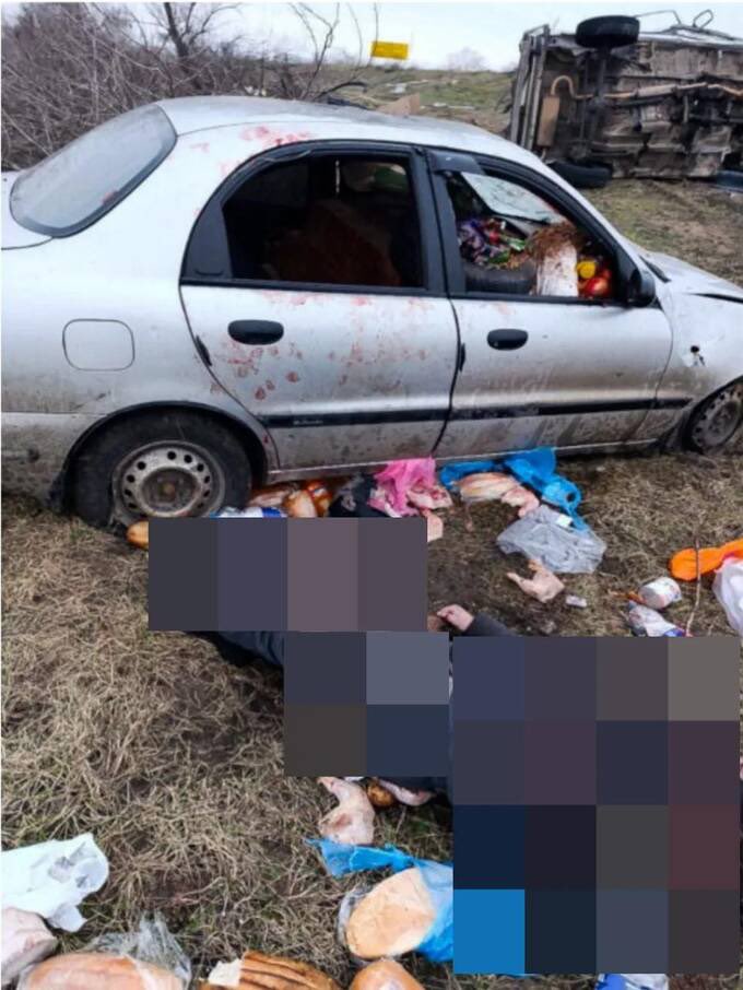 ukrainesinger's tweet photo. In occupied Oleshky, Kherson region, 2,000-4,000 civilians are trapped in a catastrophic siege.
According to Bild, Russian forces block all evacuations &amp; humanitarian aid. Streets are mined, skies filled with drones, and food is running out. ru. uses starvation as weapon #Ukraine https://t.co/QBcvSSIFqw