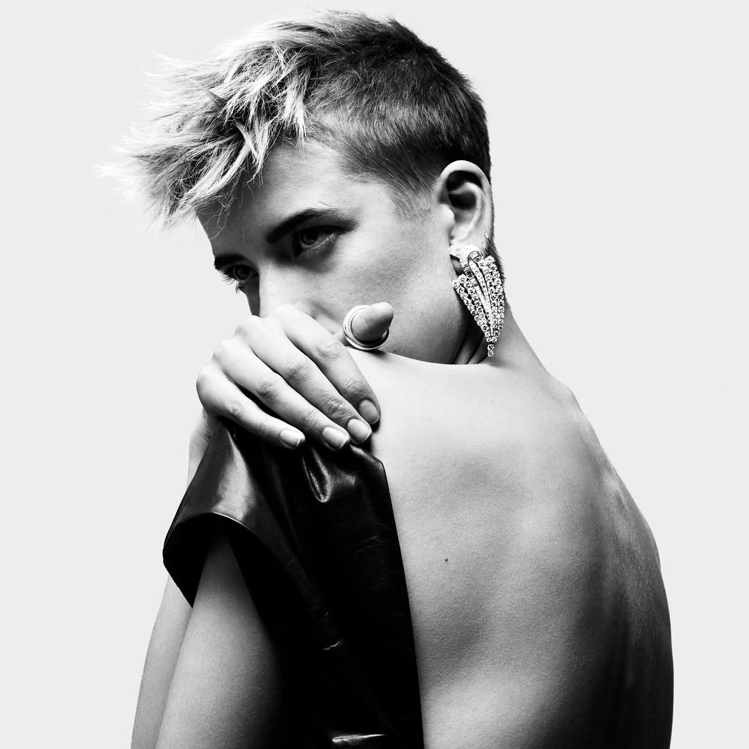 agirlsdiary's tweet photo. HEDI SLIMANE
ANTHOLOGY

PORTRAITS OF AGYNESS
NEW YORK, 2010

TO MELANIE
IN MEMORY https://t.co/XF09lc26aZ