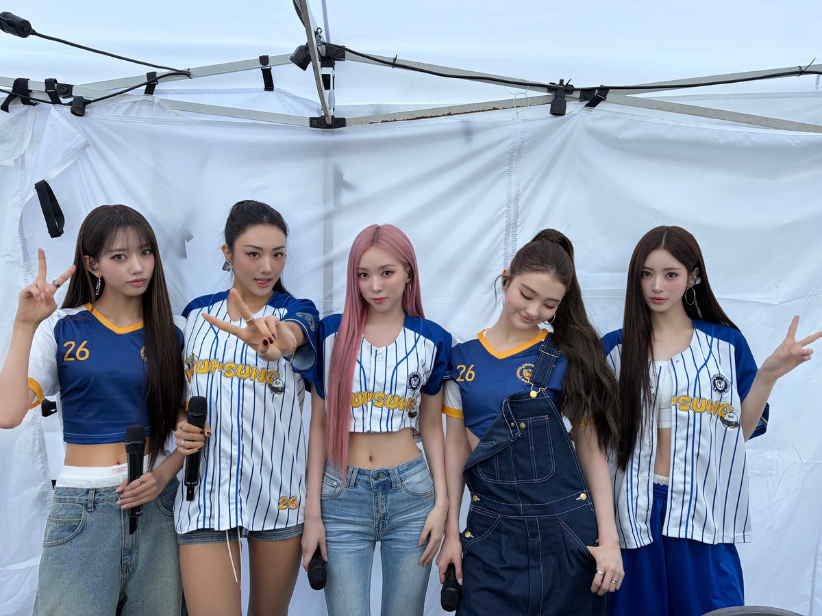 MEOVV_talk's tweet photo. [📸] 260916 #MENOVV

2026 협성대학교 아우라지제 「무제」 💙🤍💛

#MEOVV #미야오
#THEBLACKLABEL #더블랙레이블 https://t.co/fqNHxChNsJ