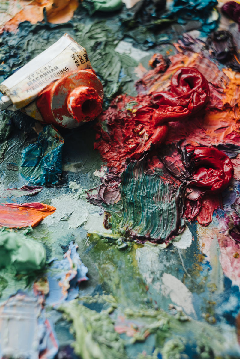 Sia_815's tweet photo. Just spent the most magical hour experimenting with watercolor textures at the city’s tiny pop-up art studio—color mixing feels like discovering a new language today! https://t.co/GDLzBpsWWh