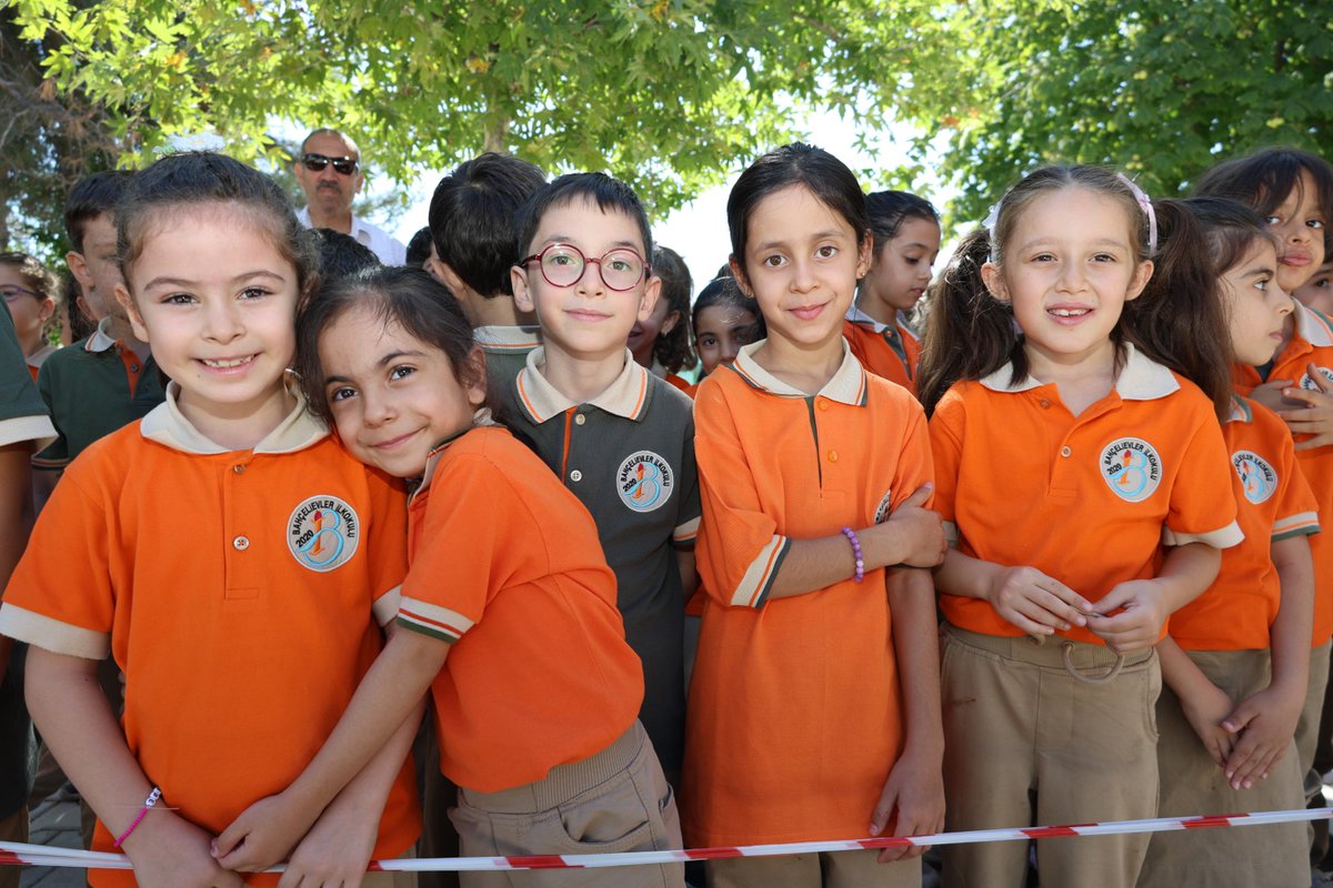 elazigmem's tweet photo. 📌İlköğretim Haftası Kutlama Programı

1- 2026-2027 Eğitim Öğretim Yılı "İlköğretim Haftası" Vali Vekilimiz Sayın Ömer Faruk Ateş, İl Milli Eğitim Müdürümüz Sayın Aziz Gün, Bakanlık Müfettişi Sayın Ahmet Ercan, Bakanlık Müfettiş Yardımcısı Sayın Muhammet Uğur Ülker, protokol üyeleri, eğitim yöneticileri, öğretmen ve öğrencilerimizin katılımıyla Bahçelievler İlkokulunda düzenlenen programla kutlandı. 
@tcmeb @Yusuf__Tekin @numanhatipoglu @gun_aziz #Elazığ
Haber 👉 https://t.co/pVReKIUHMi