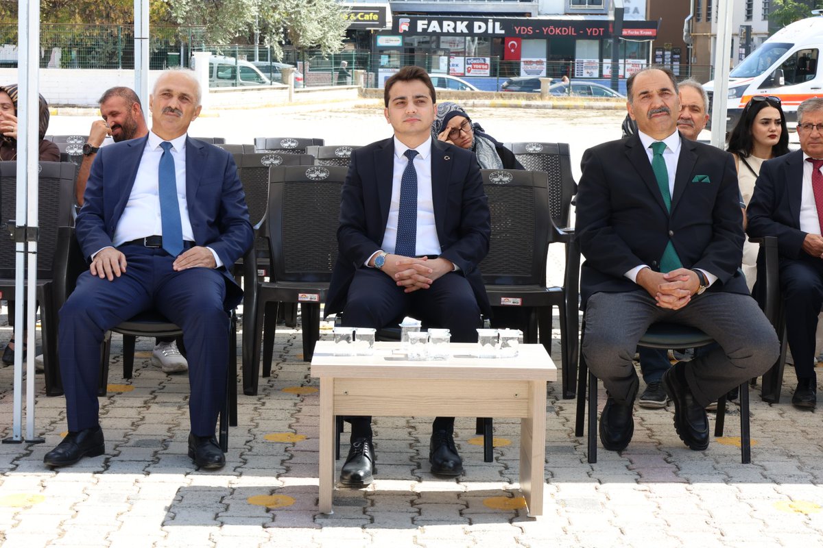 elazigmem's tweet photo. 📌İlköğretim Haftası Kutlama Programı

1- 2026-2027 Eğitim Öğretim Yılı "İlköğretim Haftası" Vali Vekilimiz Sayın Ömer Faruk Ateş, İl Milli Eğitim Müdürümüz Sayın Aziz Gün, Bakanlık Müfettişi Sayın Ahmet Ercan, Bakanlık Müfettiş Yardımcısı Sayın Muhammet Uğur Ülker, protokol üyeleri, eğitim yöneticileri, öğretmen ve öğrencilerimizin katılımıyla Bahçelievler İlkokulunda düzenlenen programla kutlandı. 
@tcmeb @Yusuf__Tekin @numanhatipoglu @gun_aziz #Elazığ
Haber 👉 https://t.co/pVReKIUHMi