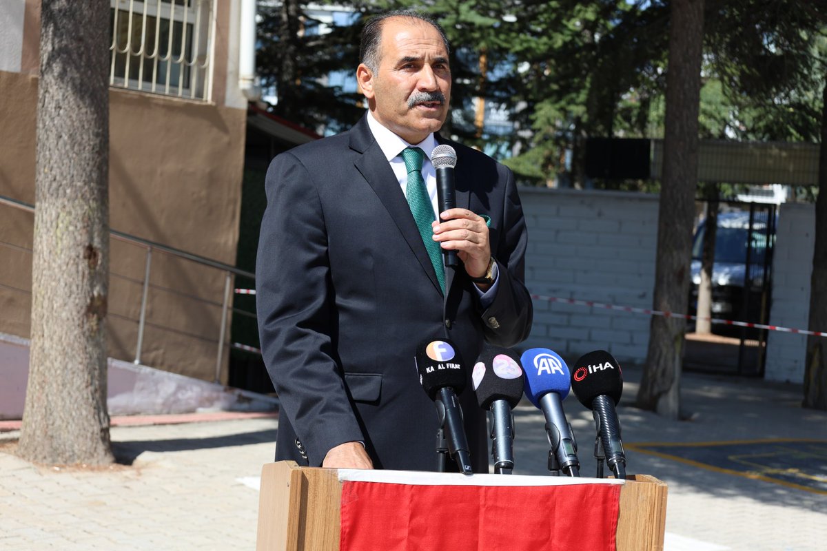 elazigmem's tweet photo. 📌İlköğretim Haftası Kutlama Programı

1- 2026-2027 Eğitim Öğretim Yılı "İlköğretim Haftası" Vali Vekilimiz Sayın Ömer Faruk Ateş, İl Milli Eğitim Müdürümüz Sayın Aziz Gün, Bakanlık Müfettişi Sayın Ahmet Ercan, Bakanlık Müfettiş Yardımcısı Sayın Muhammet Uğur Ülker, protokol üyeleri, eğitim yöneticileri, öğretmen ve öğrencilerimizin katılımıyla Bahçelievler İlkokulunda düzenlenen programla kutlandı. 
@tcmeb @Yusuf__Tekin @numanhatipoglu @gun_aziz #Elazığ
Haber 👉 https://t.co/pVReKIUHMi
