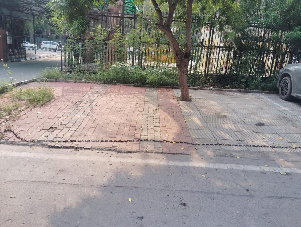 SecyDIPAM's tweet photo. Under Special Campaign 5.0, DIPAM cleared grounded vehicles through e-auction.
✅ Parking space freed
 ✅ Safety enhanced
 ✅ Resources optimally utilised
Every inch of government space matters.
#SpecialCampaign6 #Swachhata #DIPAM https://t.co/m74MThDZAn