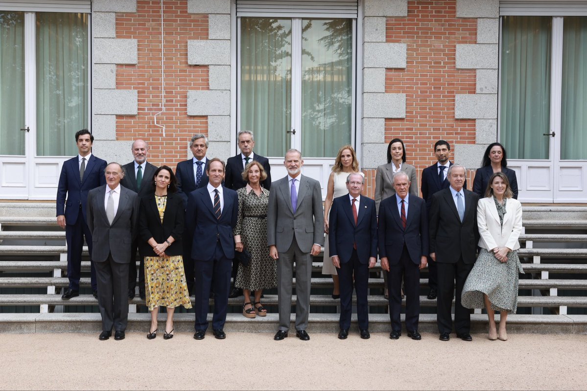 CasaReal's tweet photo. Audiencia del Rey al Consejo de Administración y Comité de Dirección de la empresa Prosegur, con motivo de su 50.º aniversario.

➡️https://t.co/Rb53H84rPb https://t.co/WdO4EEy7aP