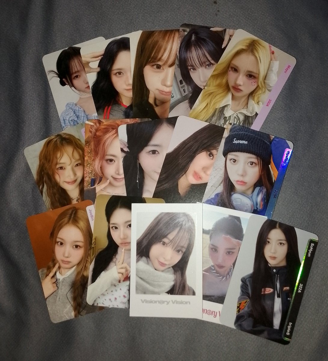 GabsLoveGod's tweet photo. - Häppy Mäil - ༘⋆₊ ⊹★🛸 ⭑⋆｡˚

Feedback mega positivo pra @yeonyoz que me vendeu esse mega set do tripleS, chegou super rápido, bem embalado e cheio de brindes.

Muito obrigado 💞 🥹 

💞 https://t.co/8U1FgzMvnS