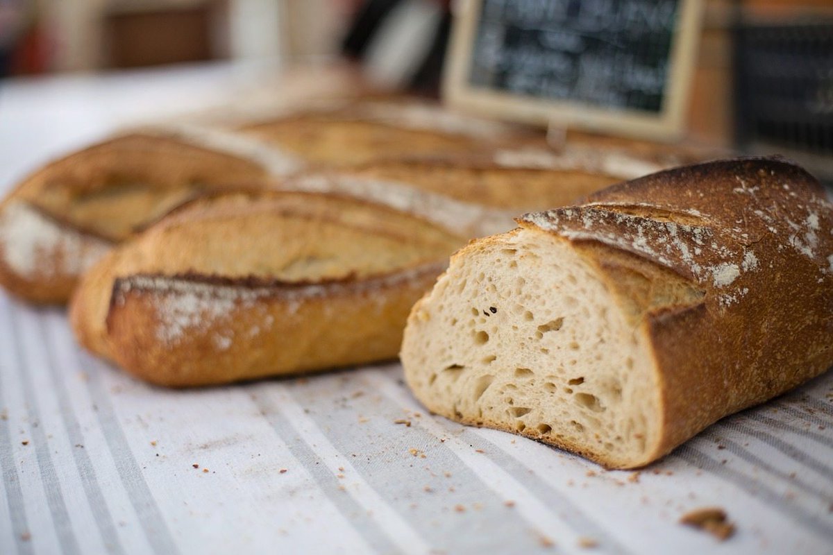 adf139684's tweet photo. Just pulled my first sourdough loaf out of the oven—crusty exterior, soft inside, and the whole apartment smells like warm happiness! Baking is such a small, perfect joy ， https://t.co/HXUavon0dl