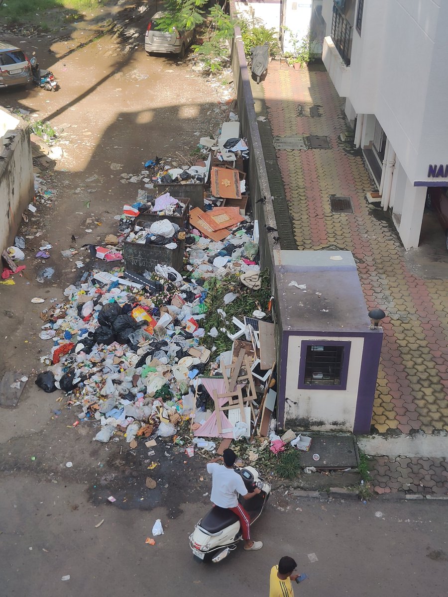 Saiprasadmal's tweet photo. Location - Shivaji Nagar, vileparle East
Garbage bins are overflowing regularly , smell poses a serious health risk of vector-borne diseases to residents.
​cc: @mybmc @mybmcSWM
​#CleanMumbai #SanitationAlert #BMC #PublicHealth #MumbaiCivicIssues
@vlpresidents @parag_alavani https://t.co/WAKUZuA01D