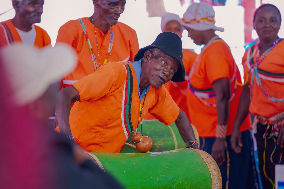 CRECOKenya's tweet photo. The #ACSPS in Makueni County is a gathering of movements, music, protest art, strategy,healing, truth-telling and solidarity.Human rights defenders,journalists, artists,lawyers, students, grassroots organizers and citizens gather to celebrate democratic courage in an age of fear. https://t.co/7i0apcbZ9b