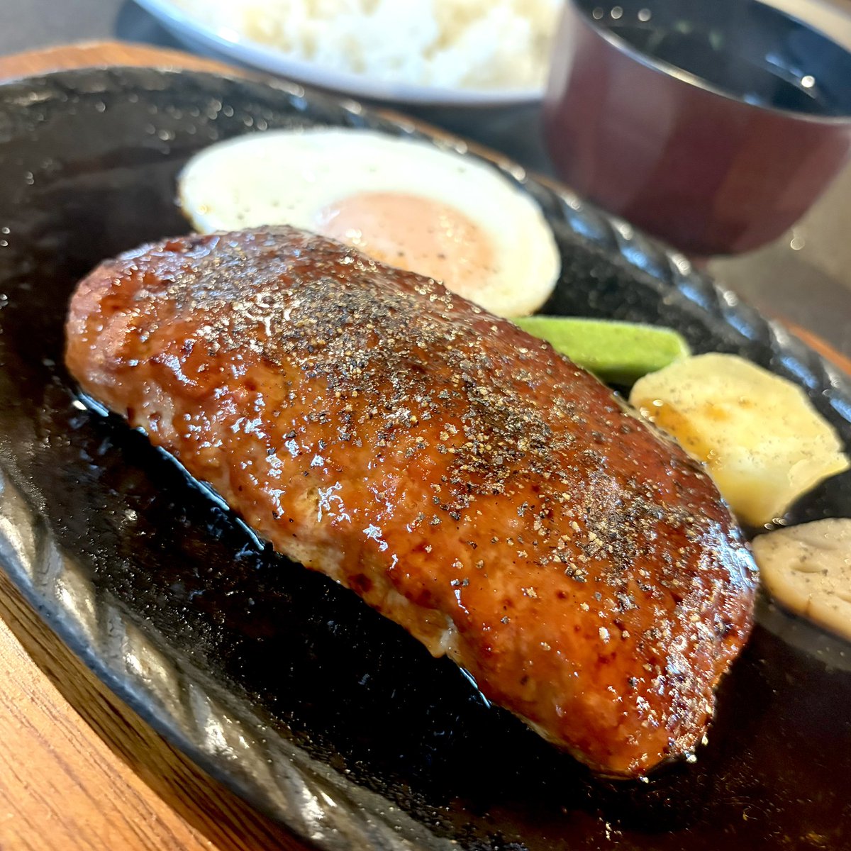 CruisingOcean's tweet photo. いやぁ〜今日も朝から雨だなぁ〜(^◇^;)
ランチは鳴門市大麻町のピノッキオさんて照り焼きペッパーハンバーグ1400円(税込)を( ^ω^ )b
めっちゃ久しぶりに来たけどログハウスの雰囲気はやっぱ落ち着くよね〜(´∀｀*)
結局…本日も1日中雨だった(⌒-⌒; )
All for happiness https://t.co/59AN0WdwNW