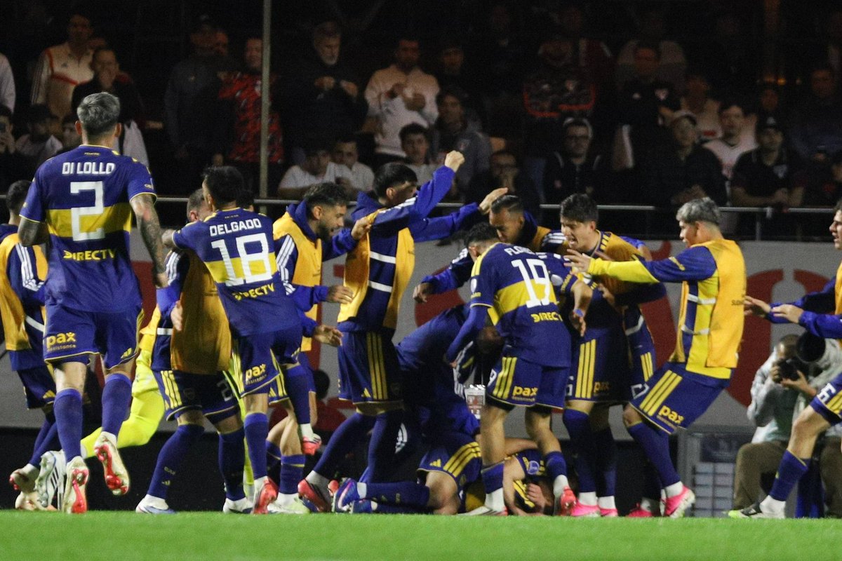 fede_rbc's tweet photo. Algo cambió ayer, la moneda al fin cayó de nuestro lado. 

Jugadores inteligentes que no se hicieron expulsar. 
Un lateral derecho criterioso tanto en defensa como en ataque y a eso, súmale el gol. 
Un arquero seguro, respondió cuando lo llamaron y cortó varios centros. 
Y al fin, una finita fue para Boca. 
Pasamos a lo Boca, sufriendo hasta lo último, pero pasamos. 

Y vos….. mejor dicho, Bos la miras por TV por cagon 😘