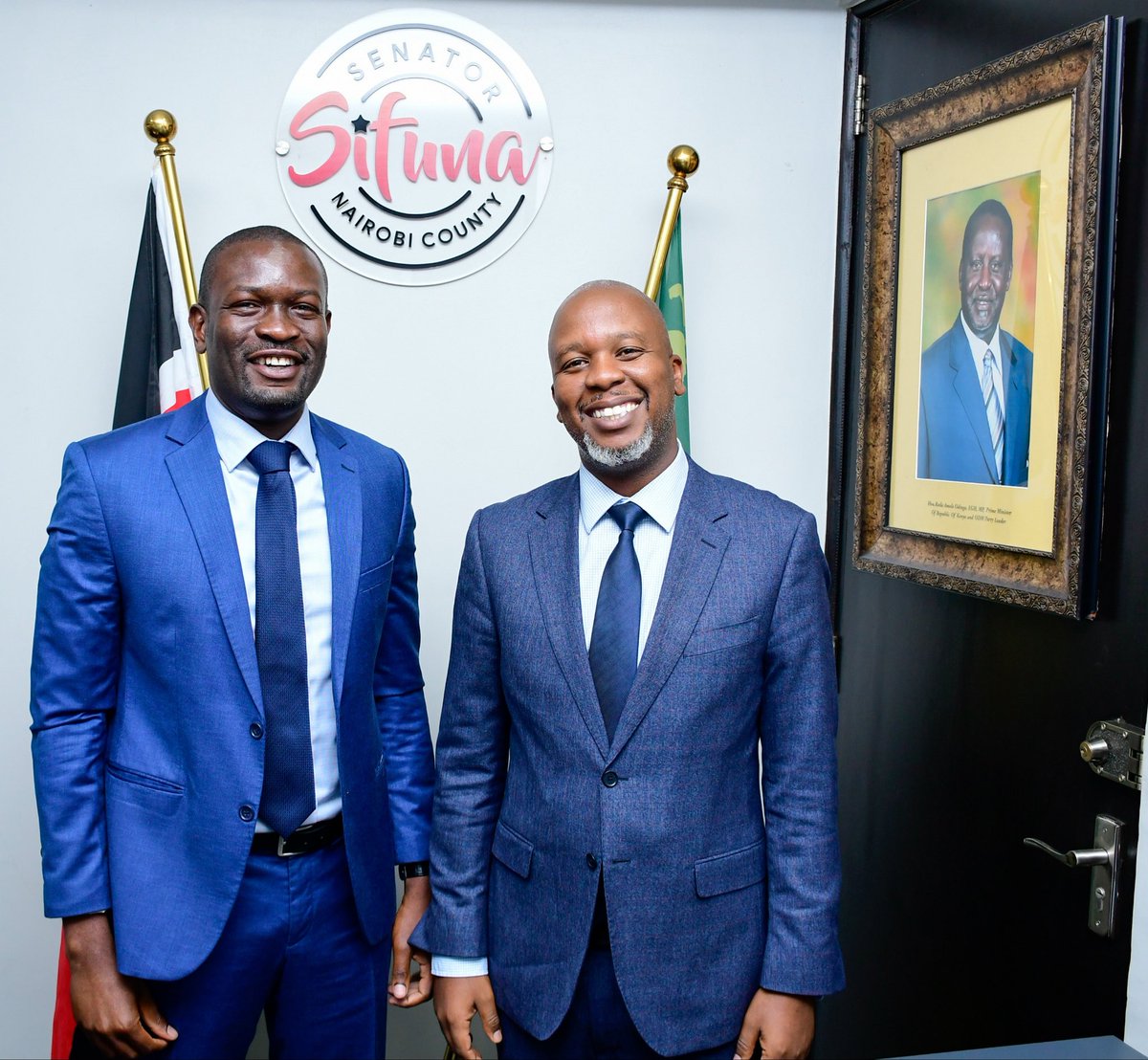 edwinsifuna's tweet photo. Embakasi West MP @MarkMwenje ahsante sana for swinging by! Good to see you Omwami https://t.co/jUVFO9Cw4J