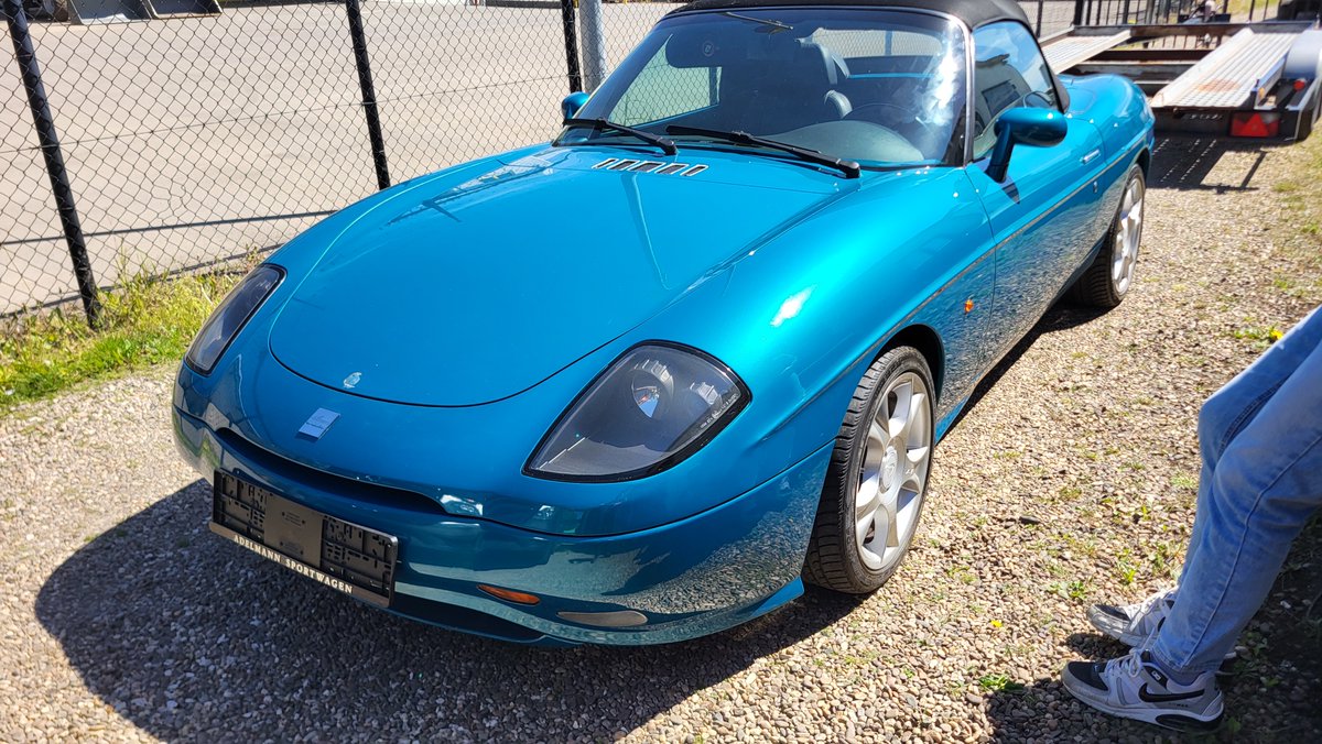 Robert70__'s tweet photo. @young_tukker @chrisklomp Geldt voor onze barchetta's niet, die gaan van ethanol, ook al is het maar 5% stinken. In de meeste 98 zit geen ethanol. Bovendien lopen ze een stuk mooier op 98. Gele = mijne, blauwe dochterlief. https://t.co/kY52UEhcab
