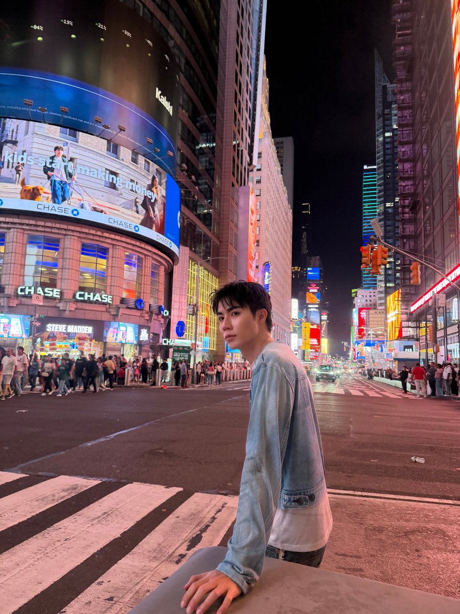 zee_pruk's tweet photo. Under the City Lights. 🌃🎆🎇 #ZeePruk https://t.co/3NcircszXU