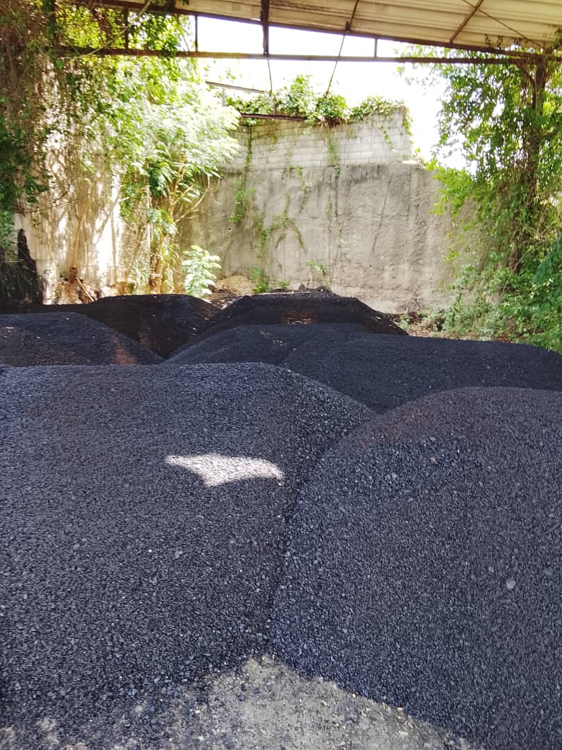 LibiaFernando14's tweet photo. 160 toneladas de asfalto producidas en la.Planta de Asfalto de San José mediante la.contratación a un actor no estatal como.parte de la.implantacion de ls TES..#Mayabeque https://t.co/ZFatHV4YI9