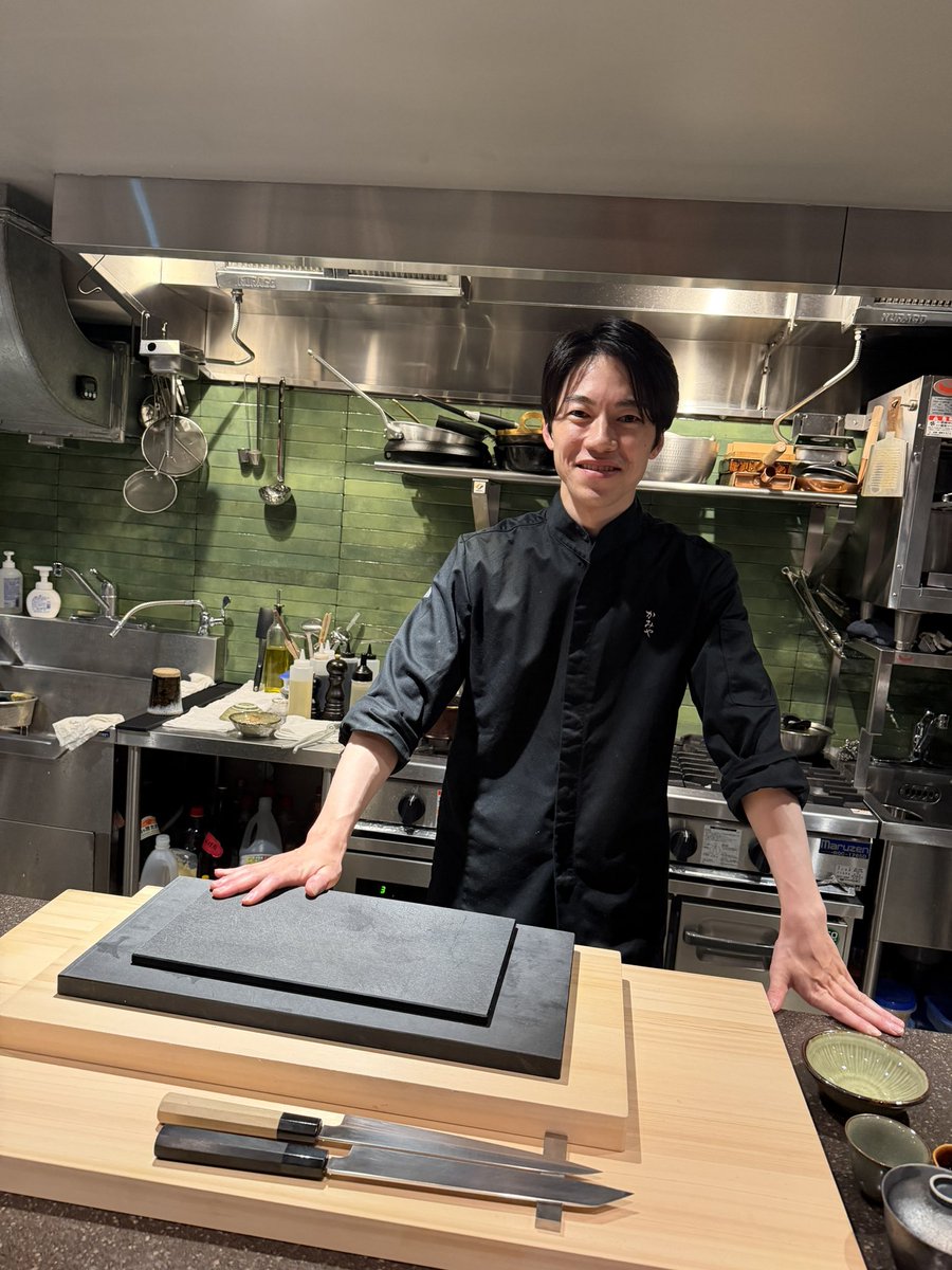 go_masa02's tweet photo. 色んな現場で

一緒に戦ってきた俳優　かみや君が
渋谷で和食屋さんを
オープンした😃

どんなに遠い稽古場でも
雨が降っても自転車で来てた理由は
そこにあったんだね🤭

えらいっ👏

渋谷和食　かみや
で検索したら出てきます

是非、行ってみてください😃

頑張れ‼️かみやくん‼️ https://t.co/dOpivVEIPc