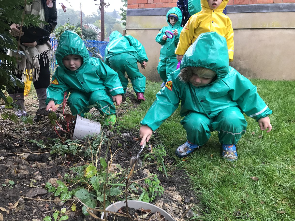 CountryClassrm's tweet photo. 🌱 Looking for fresh classroom inspiration? 
Our new Grow it. Make it. Eat it. blog is packed with activities that help students explore food, farming and healthy eating through hands-on learning.

To explore: https://t.co/UdcYAQUM4y

#teachers #sustainabilityeducation #newterm https://t.co/dgqWd4Dc9a