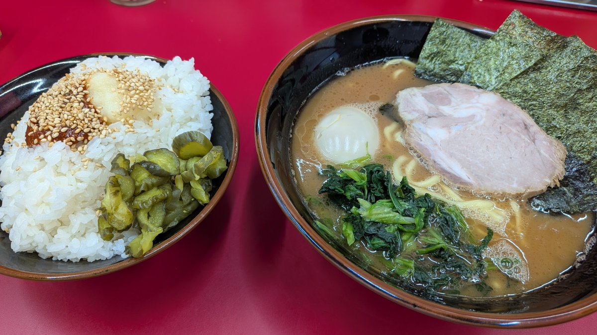 pocotan_MB's tweet photo. 味玉らーめん at 横浜家系ラーメン 武蔵家 北千住西口店

9/15分
硬め炊き加減の大盛りご飯が進む  #毎日がラーメン https://t.co/jFNWxaQldO