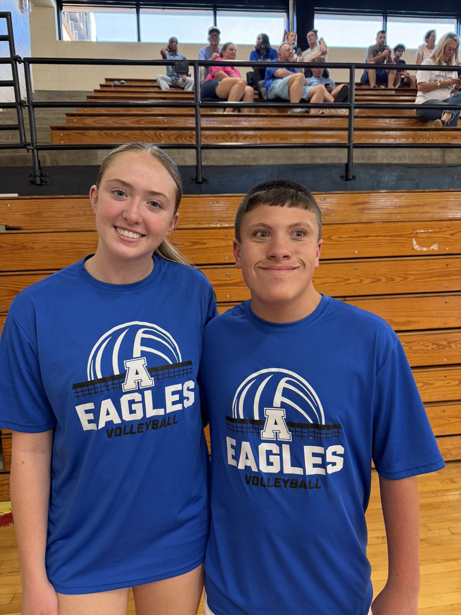 MattSchilit's tweet photo. Fun wins last night for my @AirportEaglesVB squad.  @AHS_Leads https://t.co/GZ2Y44XeiG