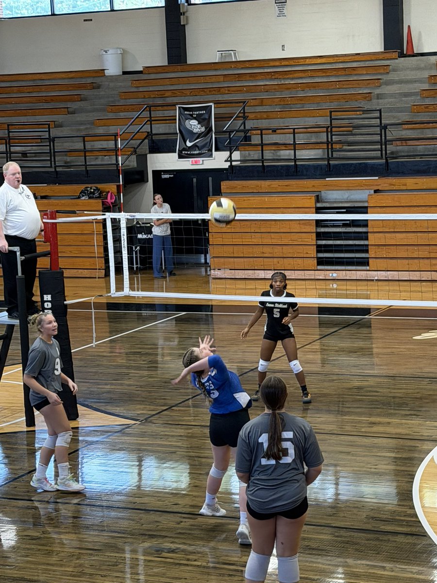 MattSchilit's tweet photo. Fun wins last night for my @AirportEaglesVB squad.  @AHS_Leads https://t.co/GZ2Y44XeiG