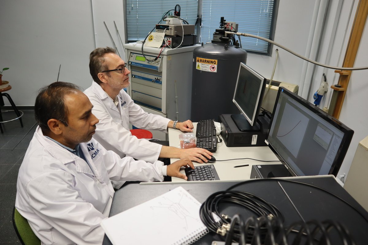 CSIC's tweet photo. ⚡️La superconductividad tiene un gran potencial para la transición energética

🔬Un equipo internacional con participación del @icmabCSIC identifica por primera vez vibraciones atómicas que podrían ser clave para explicar una forma de superconductividad

👉https://t.co/i3ZF71nbTi https://t.co/7hpH8x35on