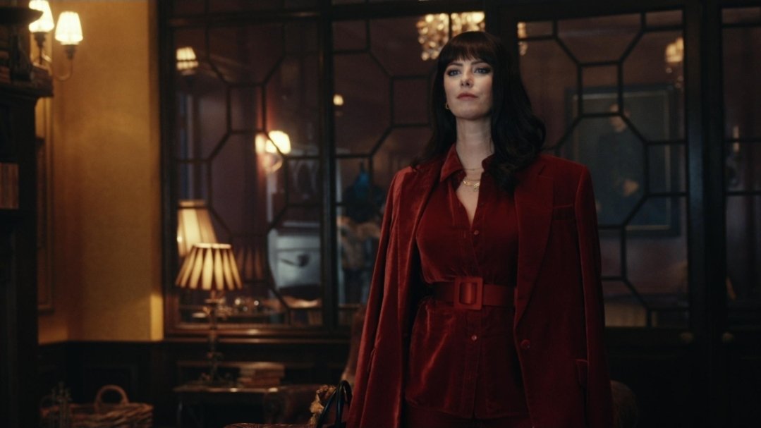 ur_favqueenie's tweet photo. Susie Glass running an international criminal syndicate while remaining effortlessly immaculate will never get old. Kaya Scodelario owns this role. https://t.co/YFq1c9tarN