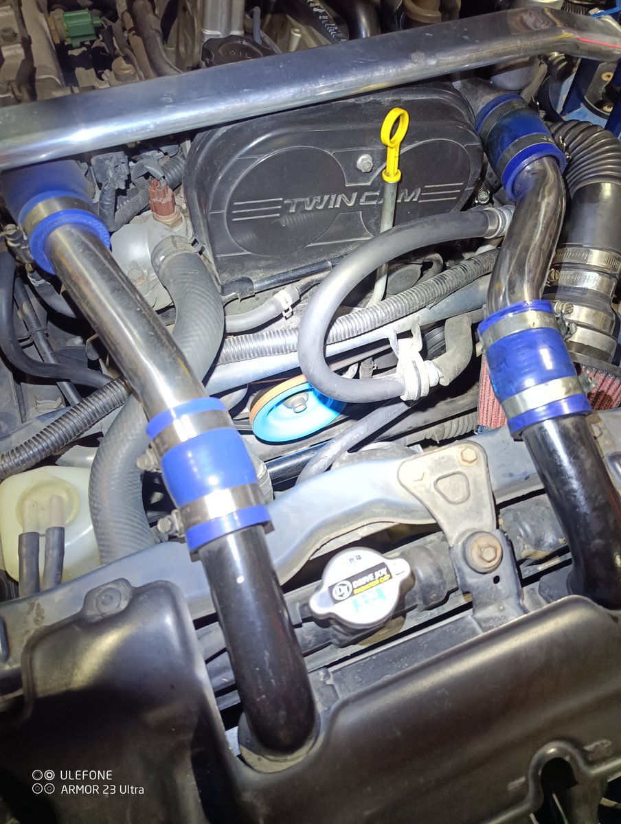 Yz_FACTORY's tweet photo. F6Aカプチーノ
よくあるトラブルで緊急入庫。
クランクプーリーのダンパー断裂でオルタベルト無しの状態で頑張って自走で来店いただきました🫣
常時在庫のキャラプーリーとベルト２本も交換。
無事にご帰宅いただきました👍 https://t.co/RTZoyR14WS