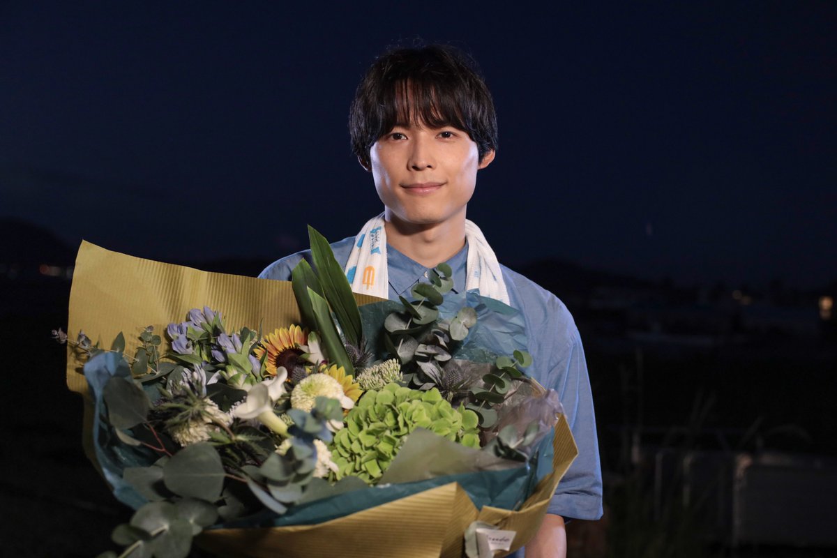 oricon's tweet photo. 松村北斗＆岡崎紗絵
ドラマ『告白』クランクアップ💐
⠀
松村「本当にかっこいい現場」
岡崎「麻里子に出会えて幸せでした」
⠀
✍🏻2人のコメント全文
https://t.co/S2d8oGUyhC
⠀
土ドラ告白 https://t.co/fJFWjng1q7