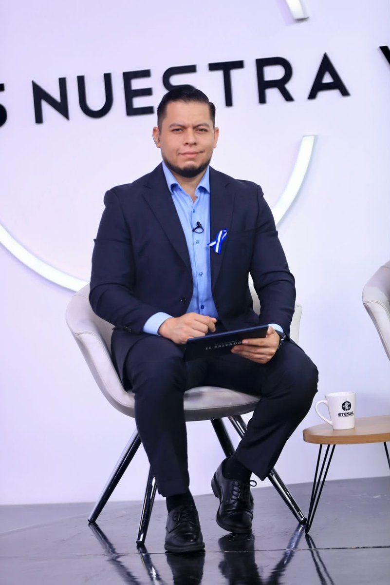 NoticieroSLV's tweet photo. ¡Estamos en vivo con la edición matutina!

@Quinterosnel_sv, @nmaricelanm y @_LuisMunoz te detallan los hechos más relevantes. Sigue la transmisión por @Canal10Sv y las plataformas digitales. https://t.co/wUsmKE3KvZ