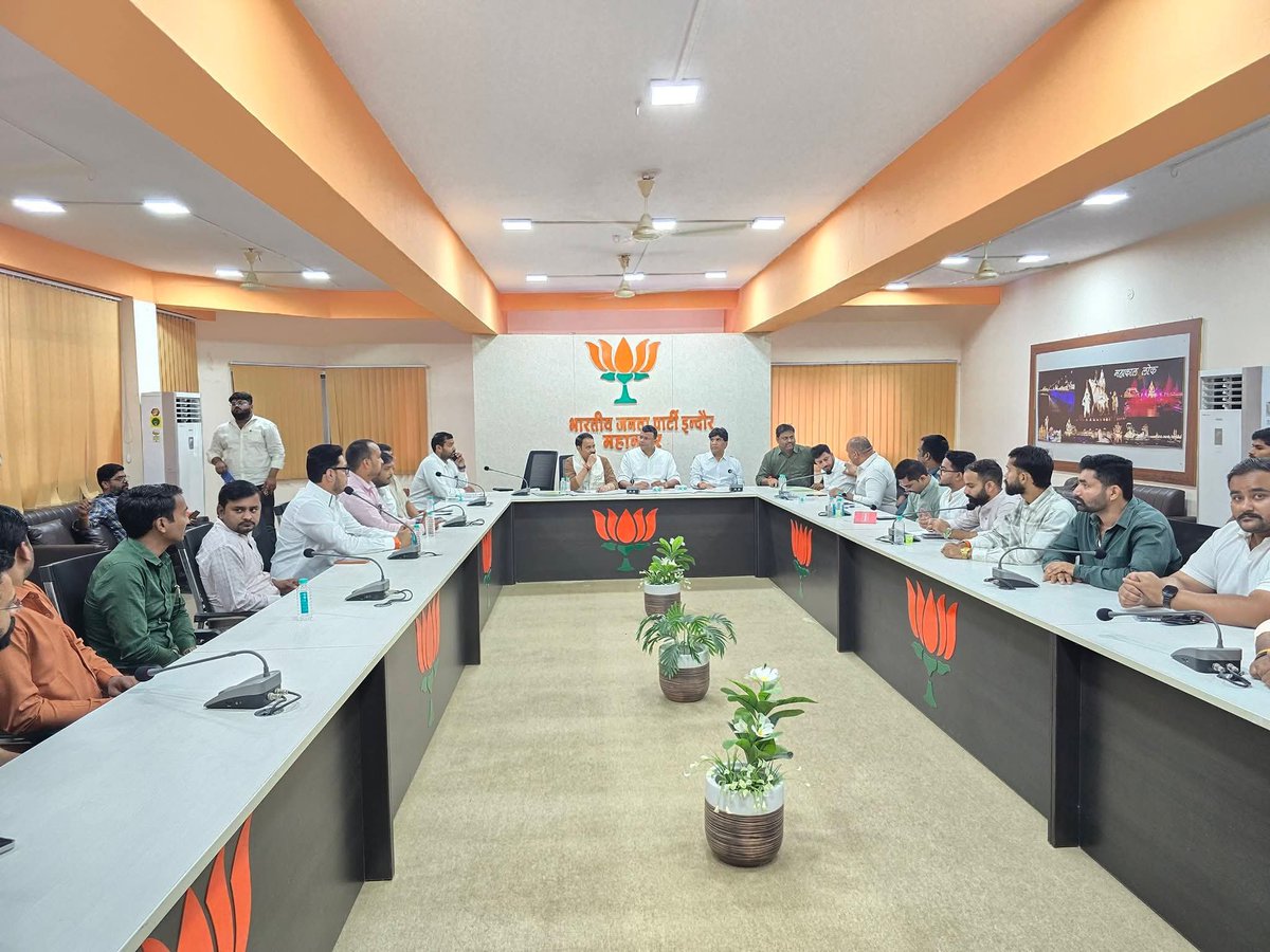 Saawansonkar's tweet photo. भारतीय जनता पार्टी के राष्ट्रीय अध्यक्ष माननीय श्री नितिन नबीन जी के इंदौर प्रथम नगर आगमन पर होने वाले कार्यक्रम के निमित्त भाजपा के संयुक्त मोर्चा की समन्वय बैठक में सहभागिता की।

#Bhartiyajantaparty https://t.co/vUYBz752ai