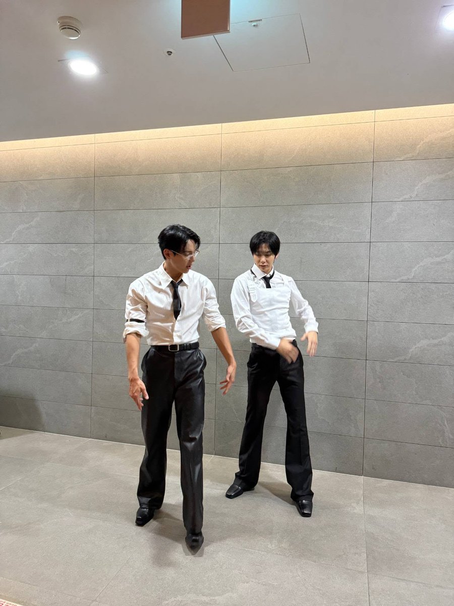sang__lan2's tweet photo. 260916 #셔누 인스타 (1/5)

𝘀𝗵𝗼𝘄𝗻𝘂𝗮𝘆𝗼 꽉찼던 MAGIC  활동 🧙‍♂️ https://t.co/MxSW4j6S0D