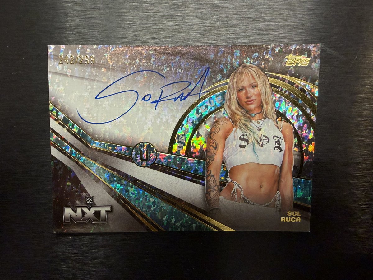 oronamintoy's tweet photo. 2026 TOPPS UNIVERSE WWE HOBBY BOX開封。
ソル・ルカのサインカード出た(^^)

#topps #wweuniverse #wwe https://t.co/YVqEplbbJj