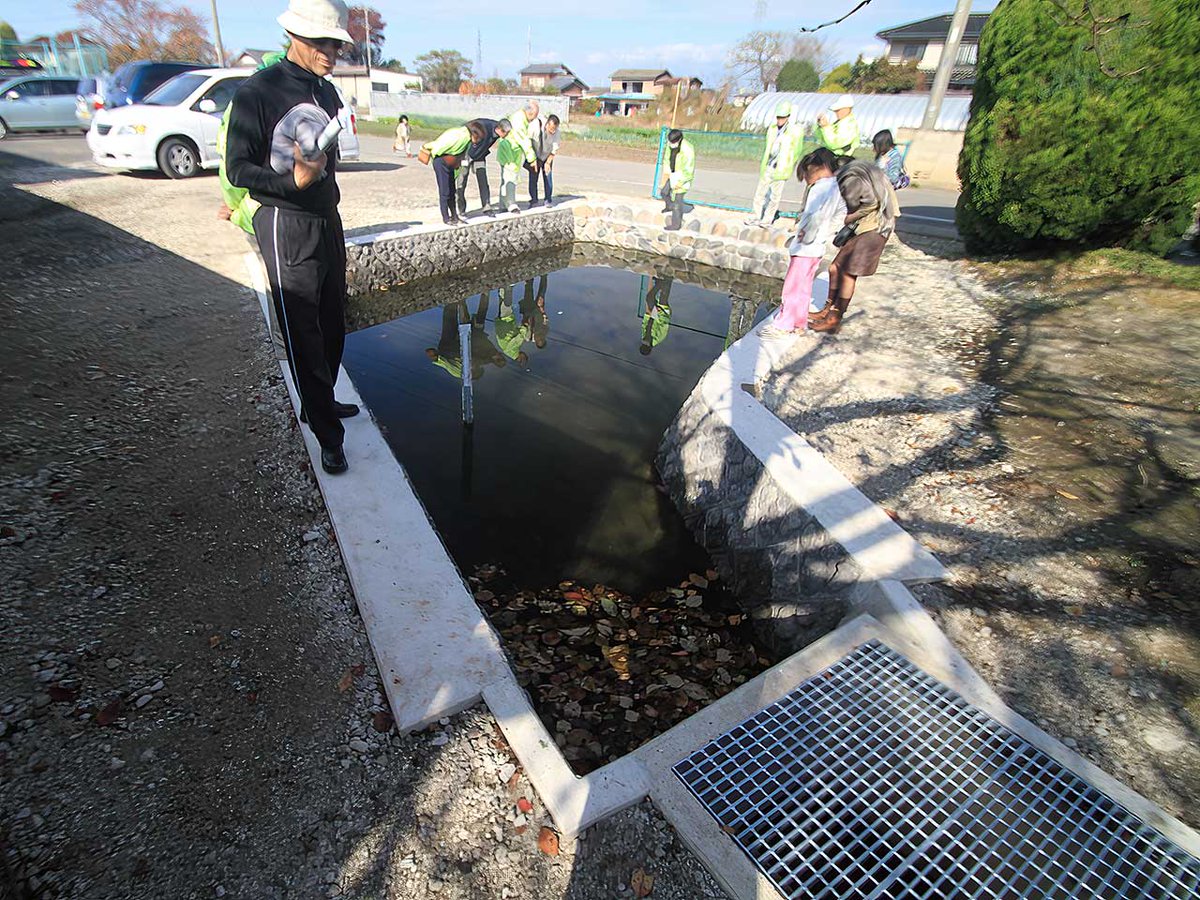 _fukakusa's tweet photo. 清水の湧水地（群馬県太田市新田上田中町）

旧新田町湧水群のひとつ。
コンクリで囲まれた湧水地ですが、こういうの嫌いじゃないです。

旧新田町湧水群は2004年に12ヶ所の湧水地を紹介しましたが、その追補です。 https://t.co/cJ6hLUf9j8