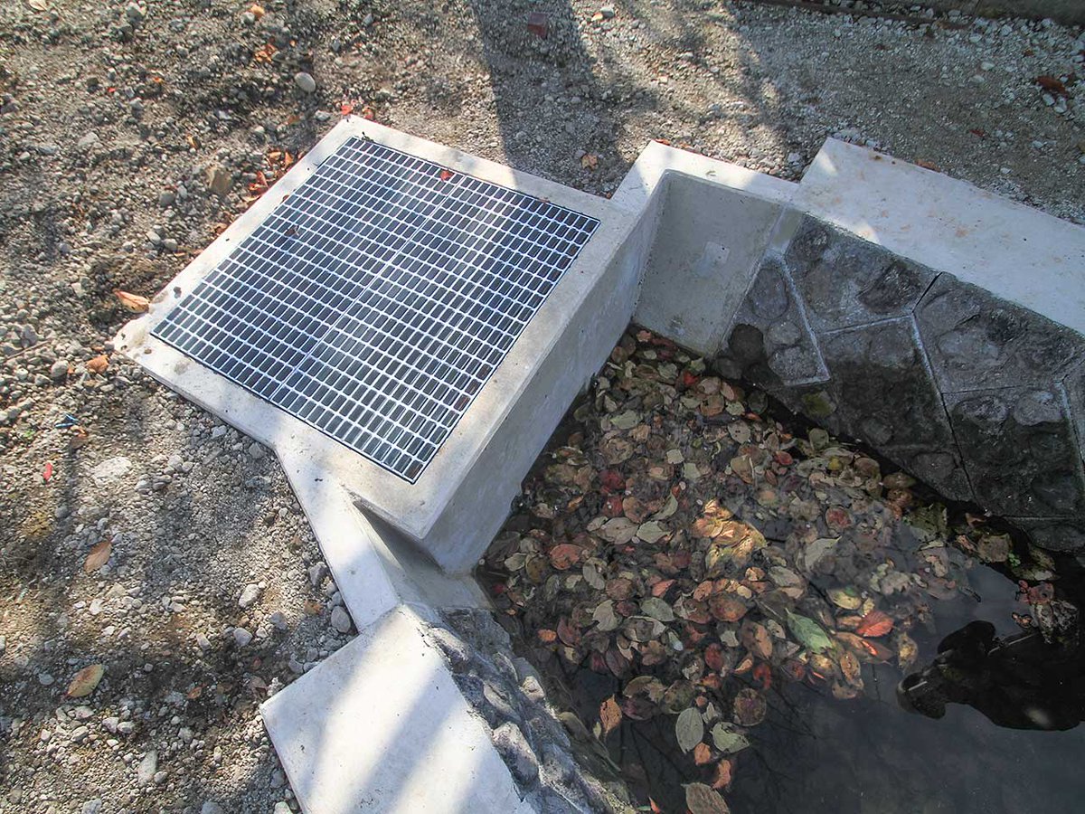 _fukakusa's tweet photo. 清水の湧水地（群馬県太田市新田上田中町）

旧新田町湧水群のひとつ。
コンクリで囲まれた湧水地ですが、こういうの嫌いじゃないです。

旧新田町湧水群は2004年に12ヶ所の湧水地を紹介しましたが、その追補です。 https://t.co/cJ6hLUf9j8
