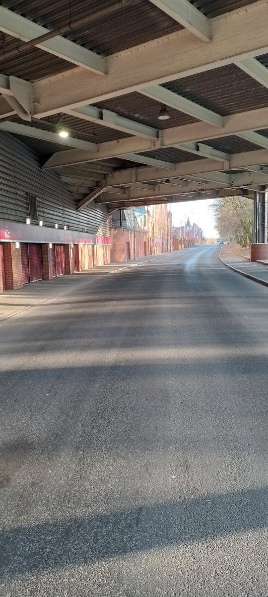 olivierlaval27's tweet photo. À Villa Park, il y a aussi une route passant sous une tribune.
Stade à ne pas rater ! https://t.co/AwuYwslBvr