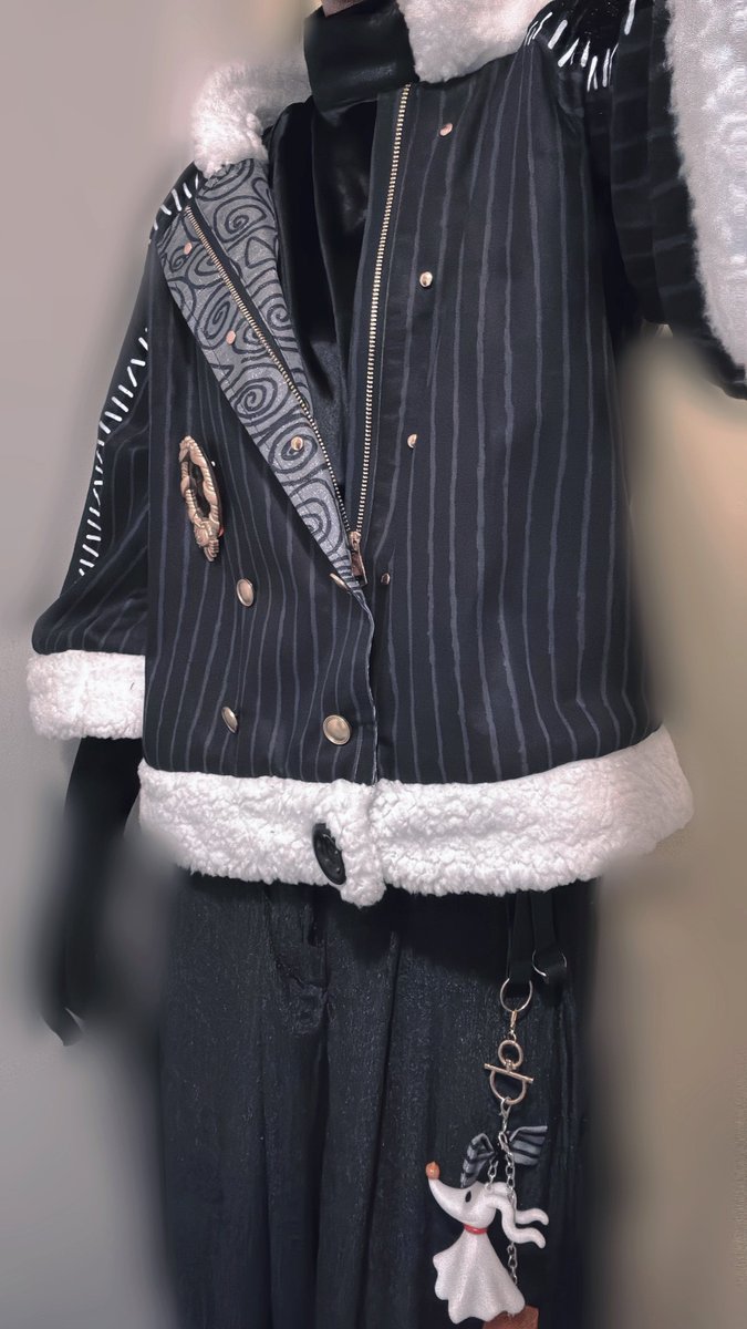 zui_nsk_'s tweet photo. 衣装届いたけどズボンがダボダボなので手直し🥹 https://t.co/qGiWqzDvO6