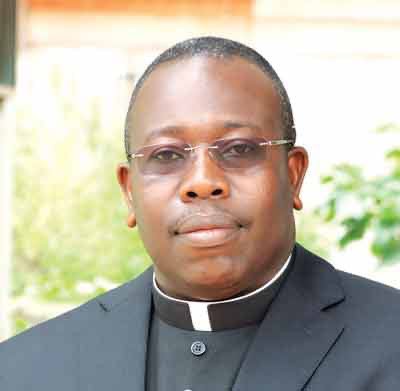UkokoLucky's tweet photo. I &amp; my family sympathise with d Bishop, Priest, Parishioner, families and love ones whom Fr Dr Mario Ozele leaves behind, may his gentle soul rest with the Lord Almighty &amp; His prepertous light continues to shine on him,rest on fr. https://t.co/9XmXLHClby