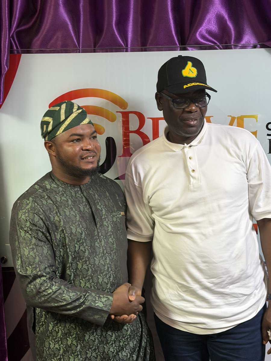 HighchiefBIO's tweet photo. Oriyomi Hamzat on Brave Fm Ogbomoso:

On the Allegation of ₦200 Million from the Presidency

“We have been on this journey for about 21 months, and we have spent far more than ₦200 million on this journey. So, the allegation that I was offered ₦200 million is ridiculous. They must think I am that cheap.

I do not collect money from anybody. If the Presidency wants to sponsor me, I will not reject their support. But what I will reject with every fibre of my being is being paid to step down.

I will not step down for anybody.”

— Oriyomi Hamzat