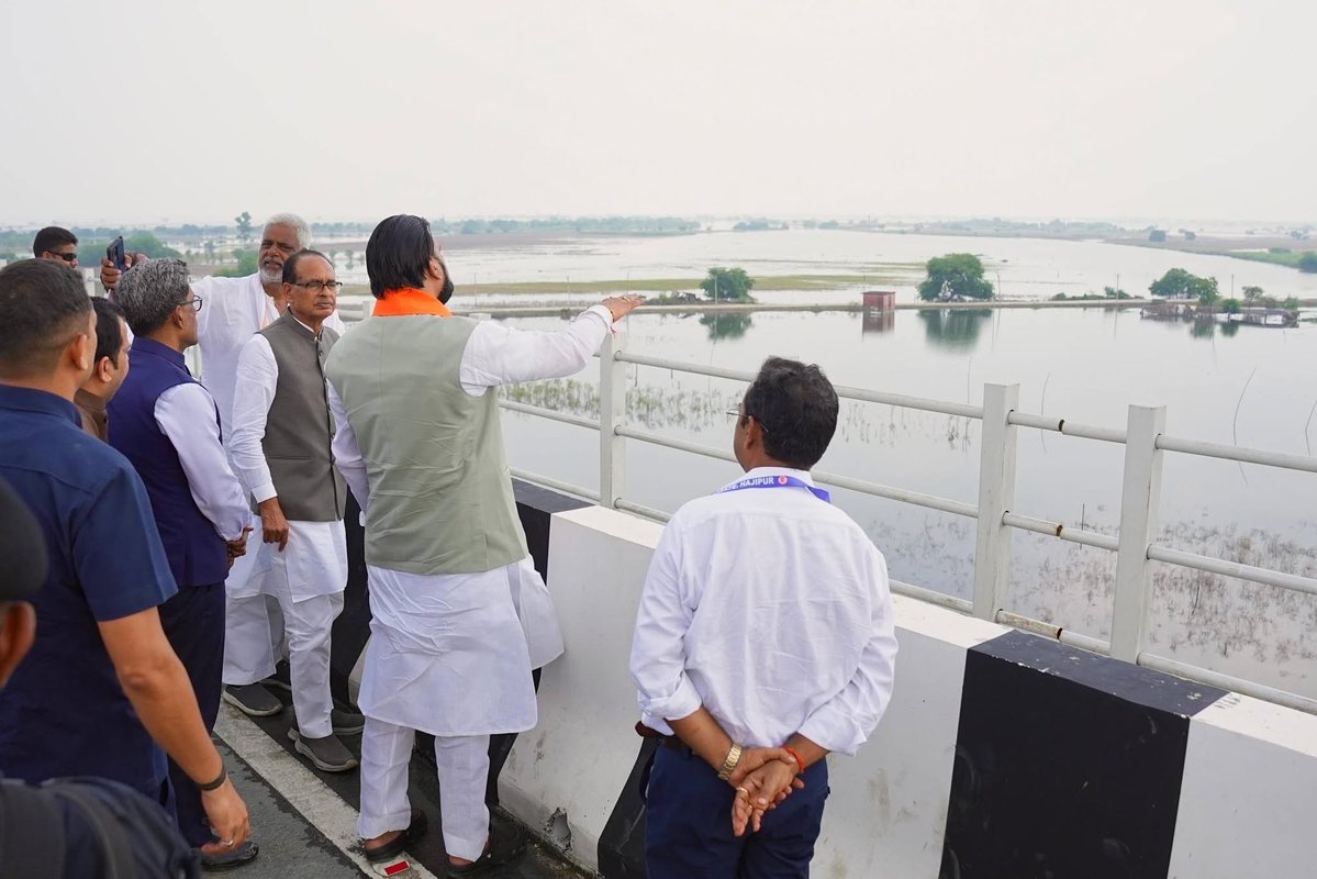 pappuyadavjapl's tweet photo. तस्वीरों के माध्यम से समझिए
इनमें अंतर क्या है?

सेवा और दिखावा 
सहायता एवं प्रचार https://t.co/K9JuEGv9eA