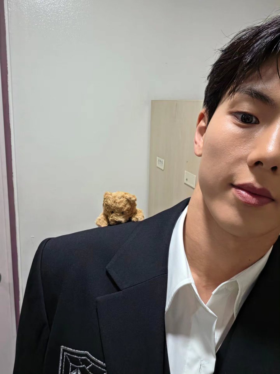 sang__lan2's tweet photo. 260916 #셔누 인스타 (5/5) https://t.co/O3FoIIVGn4