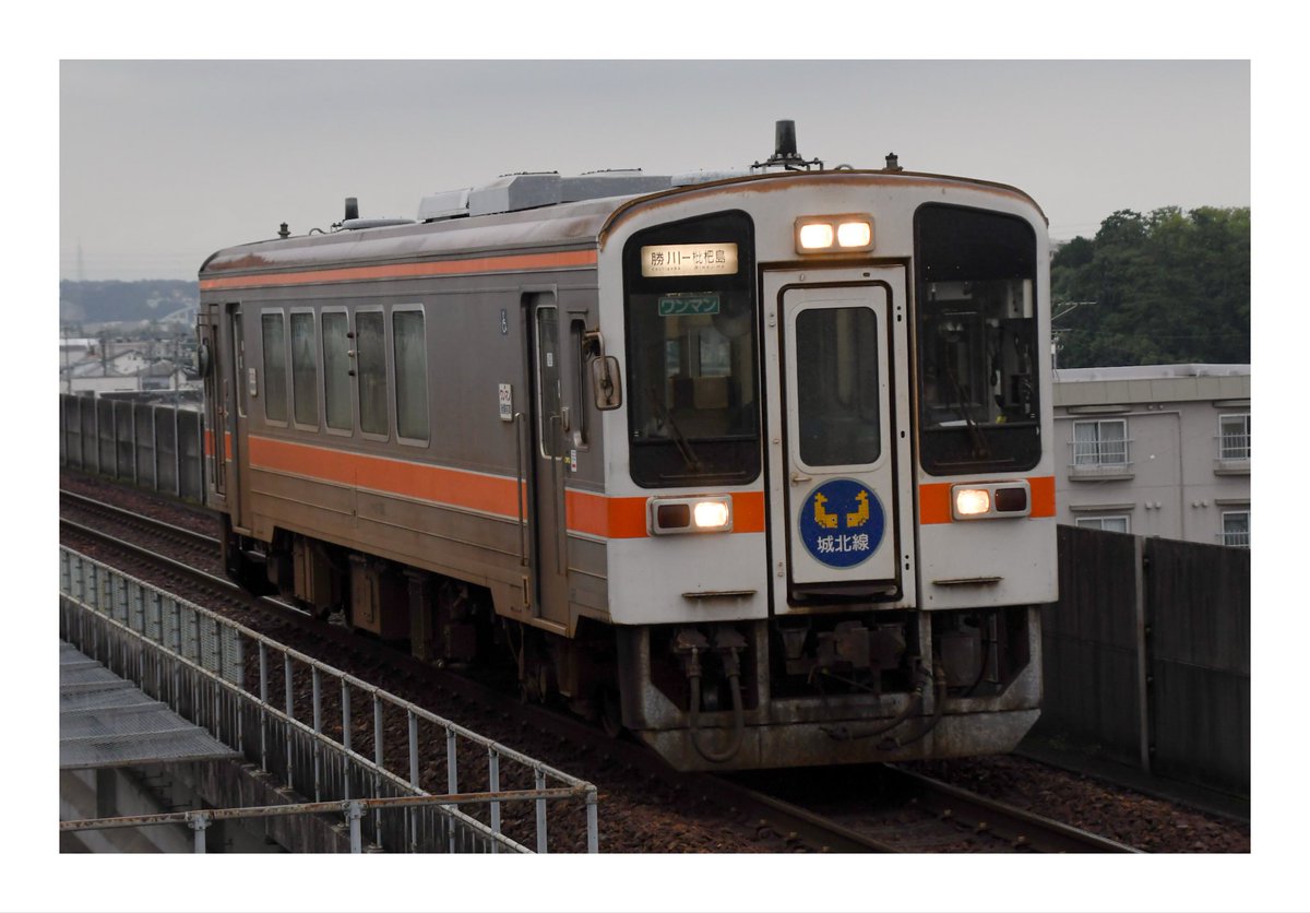 H4Rnw's tweet photo. 城北線キハ11撮影
名古屋で1両の車両が走ってるのは違和感ありありですね笑
 #城北線  #キハ11  #Nikon https://t.co/ODbVaaTe8n