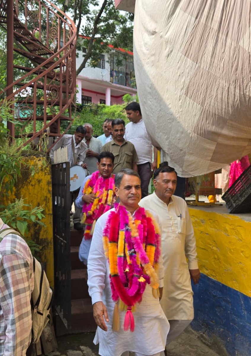 dalipthakurmla's tweet photo. आज अपने विधानसभा क्षेत्र सरकाघाट की ग्राम पंचायत थौना के विभिन्न वार्डों में आयोजित जनसंवाद कार्यक्रमों में शामिल होकर स्थानीय लोगों से आत्मीय मुलाकात की और उनकी समस्याओं एवं आवश्यकताओं को ध्यानपूर्वक सुना। https://t.co/oC7ZjgK21F