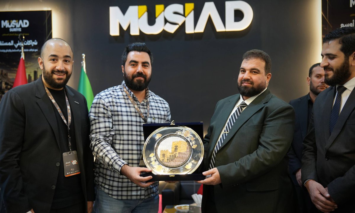 Suwaydamd's tweet photo. زار محافظ السويداء الدكتور مصطفى البكور، برفقة عدد من مديري الدوائر وكوادرها في المحافظة، معرض "إعمار 2026"، حيث جرى بحث آفاق التعاون مع الشركات الوطنية والإقليمية المشاركة في المعرض.
#محافظة_السويداء
#مديرية_إعلام_السويداء https://t.co/UDUsCLPScF
