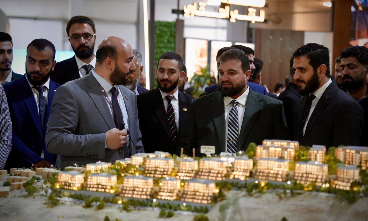 Suwaydamd's tweet photo. زار محافظ السويداء الدكتور مصطفى البكور، برفقة عدد من مديري الدوائر وكوادرها في المحافظة، معرض "إعمار 2026"، حيث جرى بحث آفاق التعاون مع الشركات الوطنية والإقليمية المشاركة في المعرض.
#محافظة_السويداء
#مديرية_إعلام_السويداء https://t.co/UDUsCLPScF