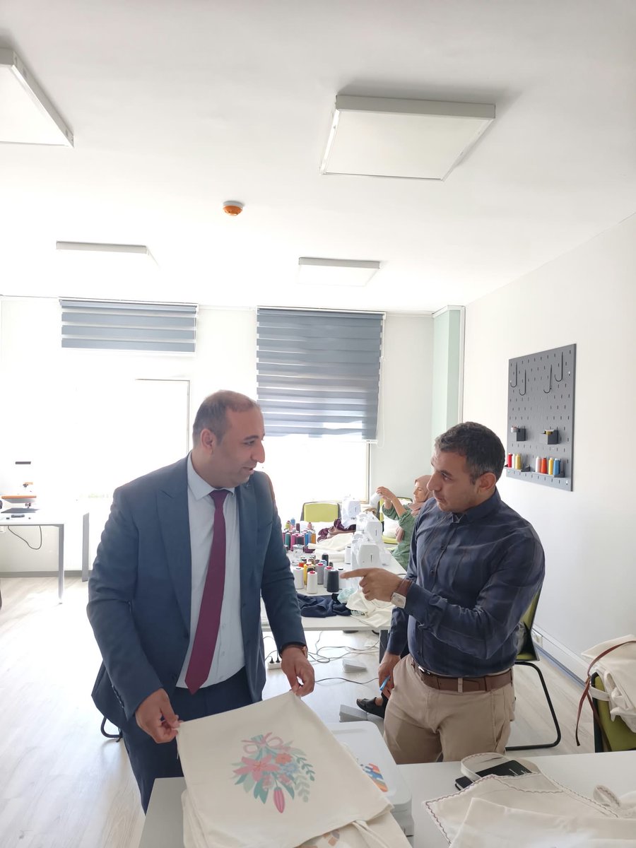 DargecitE's tweet photo. İlçe Milli Eğitim Müdürümüz Selman GEZİCİ kurumumuzu ziyaret etti.Kurum müdürümüz Emrullah AKAR kurum işleyişi ile ilgili bilgi verdi.
Ziyaretleri için kendilerine teşekkür ediyoruz
@Selmangez 
@Emrllhakar 
@Dargecit_MEM https://t.co/NAZti2wrDA